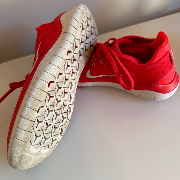 Nike Free RN 2018, Red. Boy's size 7 - Picture 5 of 6